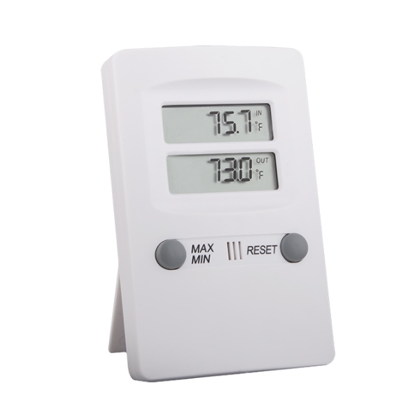 Digital thermometer with maximum and minimum function