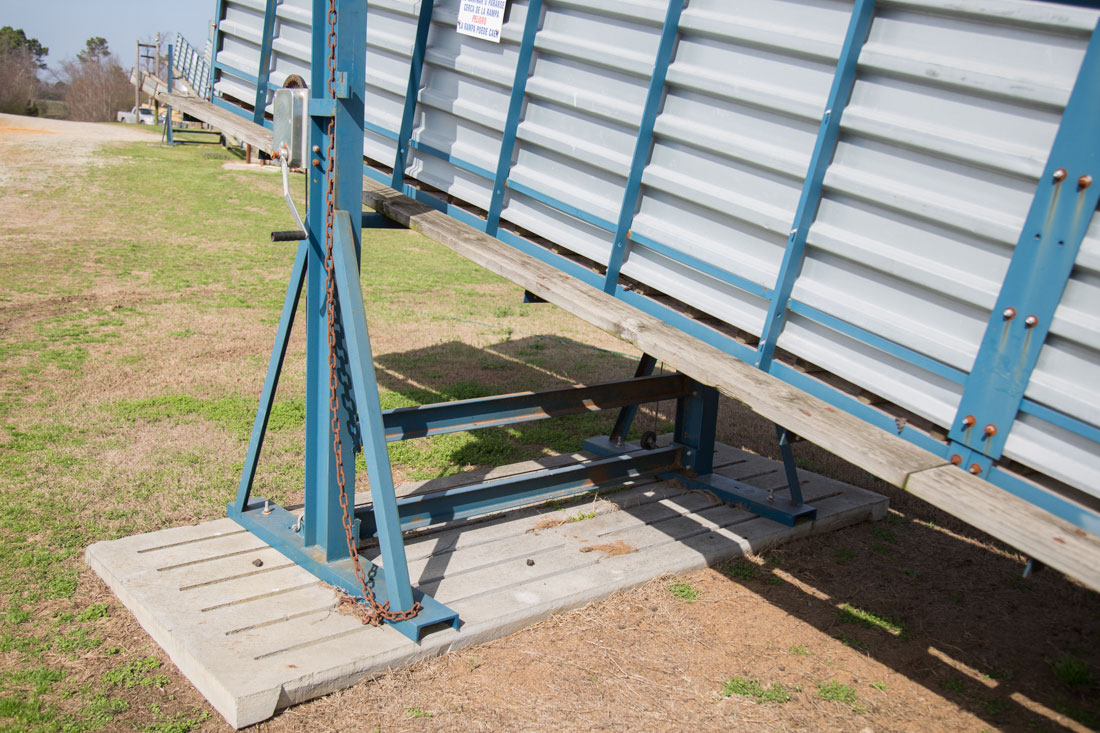 Hog Slat® Loading Chutes - Outside Walkway | Hog Slat