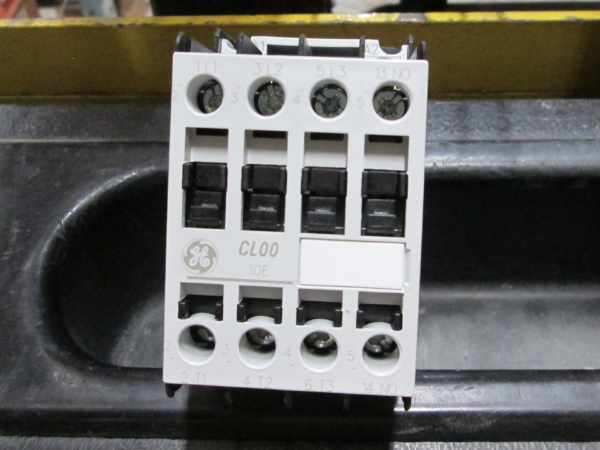 Picture of Contactor GE Industrial 3 Pole 25Amp 5 HP 460V 3 Phase