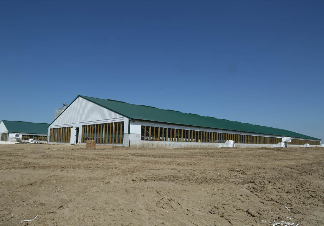 2,400 head wean to finish hog farm constructed by Hog Slat.