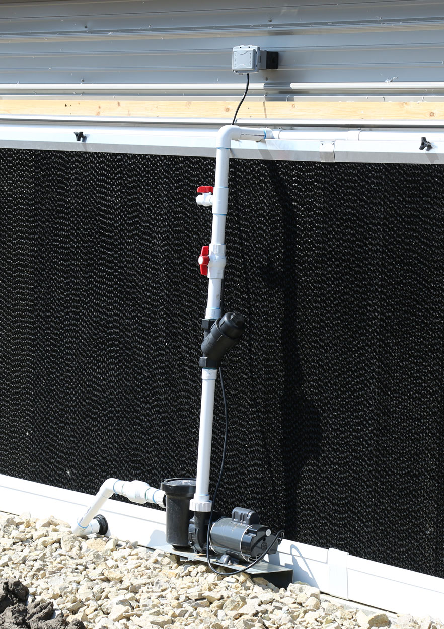 EVAP cooling systems can be operated with an external, self-priming jet pump (shown) or submersible pump tank system. GrowerSELECT jet pumps (shown) provide easy access for seasonal maintenance and cleaning.