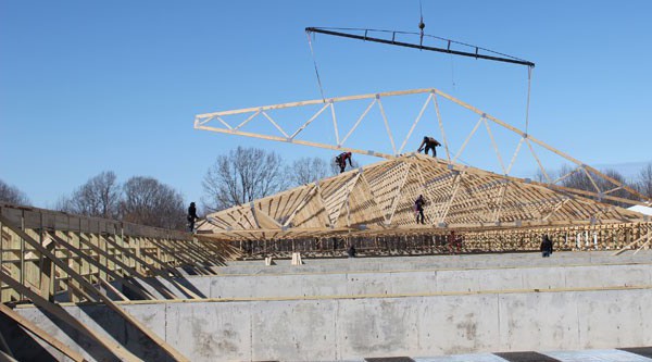 Swining rafters on new farrowing house